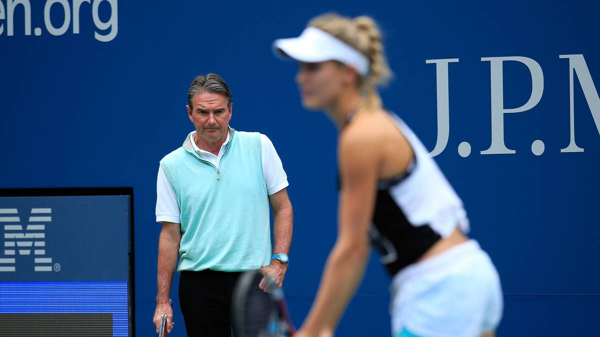 Ja, das ist wirklich Tennislegende Jimmy Connors, der das Training von Eugenie Bouchard mit Argusaugen bewacht. Connors wird bei den US Open aber erst am Freitag zum Team Bouchard stoßen - ob die Kanadierin dann noch im Wettbewerb vertreten ist?