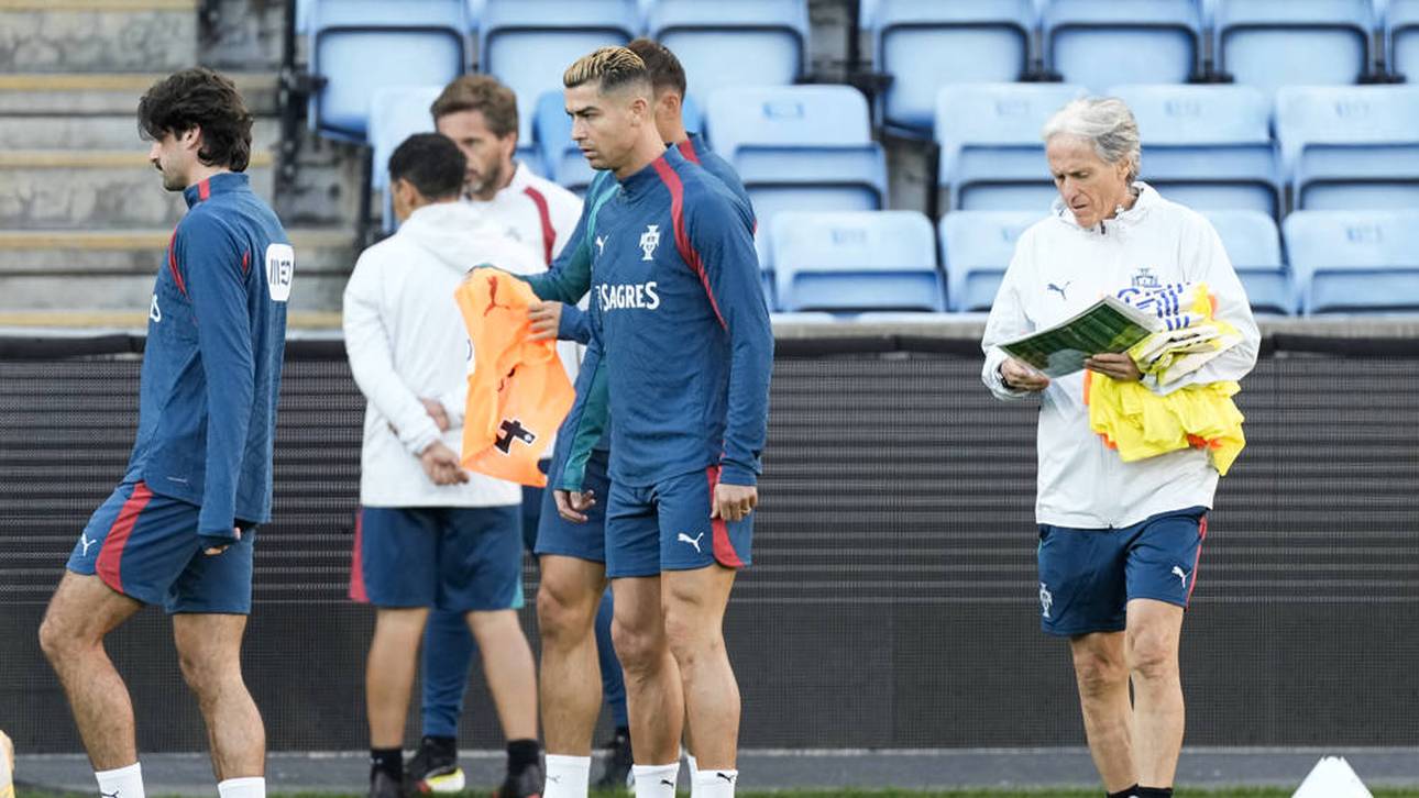 Cristiano Ronaldo hat die portugiesische Nationalmannschaft verlassen  - ist Trainer Jorge Jesus (r.) daran schuld?