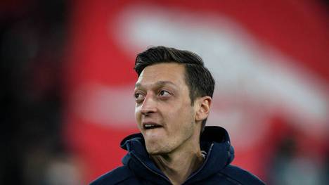Mesut Özil bestätigt den Wechsel zu Fenerbahce Istanbul