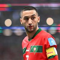 Paris Saint-Germain will die geplatzte Verpflichtung von Marokkos WM-Star Hakim Ziyech vom FC Chelsea nicht akzeptieren - scheitert aber mit einem Einspruch. 