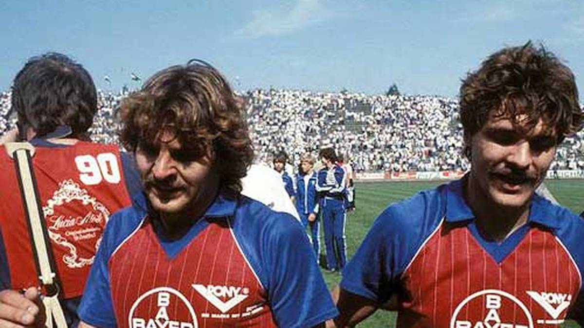 Peter Szech (l.) und Ludger van de Loo bejubeln den Aufstieg