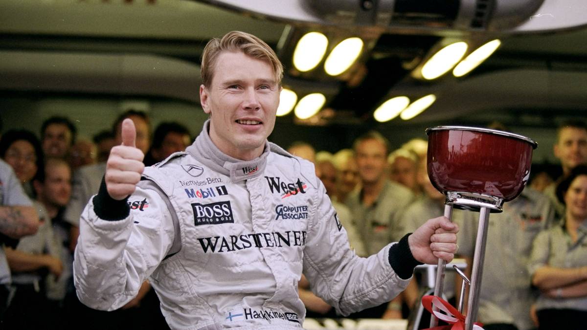 PLATZ 13 - MIKA HÄKKINEN (2 WM-Titel, 20 Grand-Prix-Siege): Jahrelang lebten Häkkinen und Michael Schumacher ihre Rivalität aus, dabei hat der Deutsche meist die Nase vorne. Dennoch erfreut sich der Finne hierzulande großer Beliebtheit. Seine zurückhaltende, bescheidene und freundliche Art imponiert