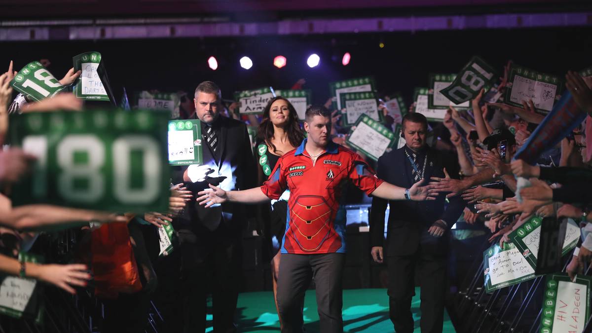 PLAYERS CHAMPIONSHIP FINALS, 22. bis 24. November: Bei der Generalprobe für die WM trifft sich die Weltelite in Minehead. Die 64 Besten der Weltrangliste messen sich im K.o.-System. Daryl Gurney gelang im vergangenen Jahr ein Überraschungssieg gegen van Gerwen im Finale. Bei dem Event steigt auch das Junioren-WM-Finale