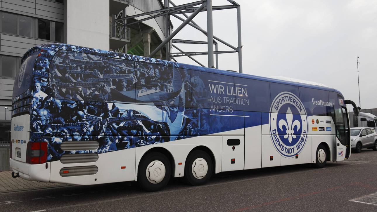 Darmstadts Bus von Bierdose getroffen