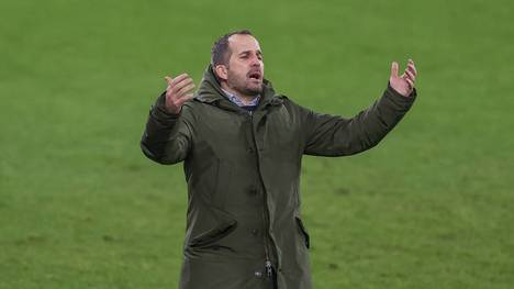 Der FC Schalke hat sich von Trainer Manuel Baum getrennt, der in zehn Spielen keinen einzigen Sieg einfahren konnte. Huub Stevens übernimmt.