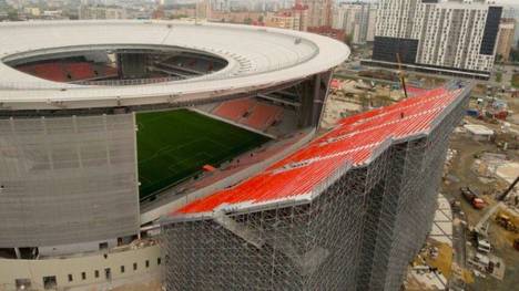 So sieht eine der beiden Tribünen aus, die im Stadion von Jekaterinburg zusätzlich installiert werden