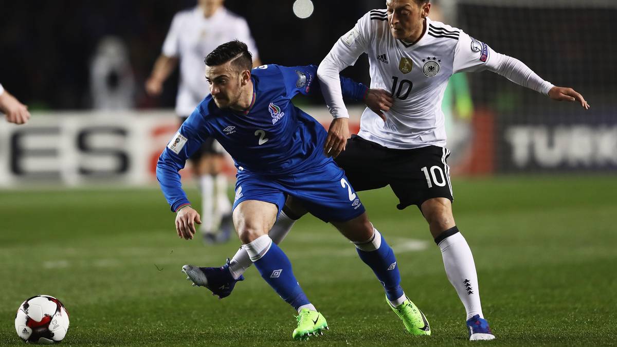 Mesut Özil kommt als Joker in der 61. Minute, um das Offensivspiel zu beleben. Der Regisseur bleibt aber eher blass