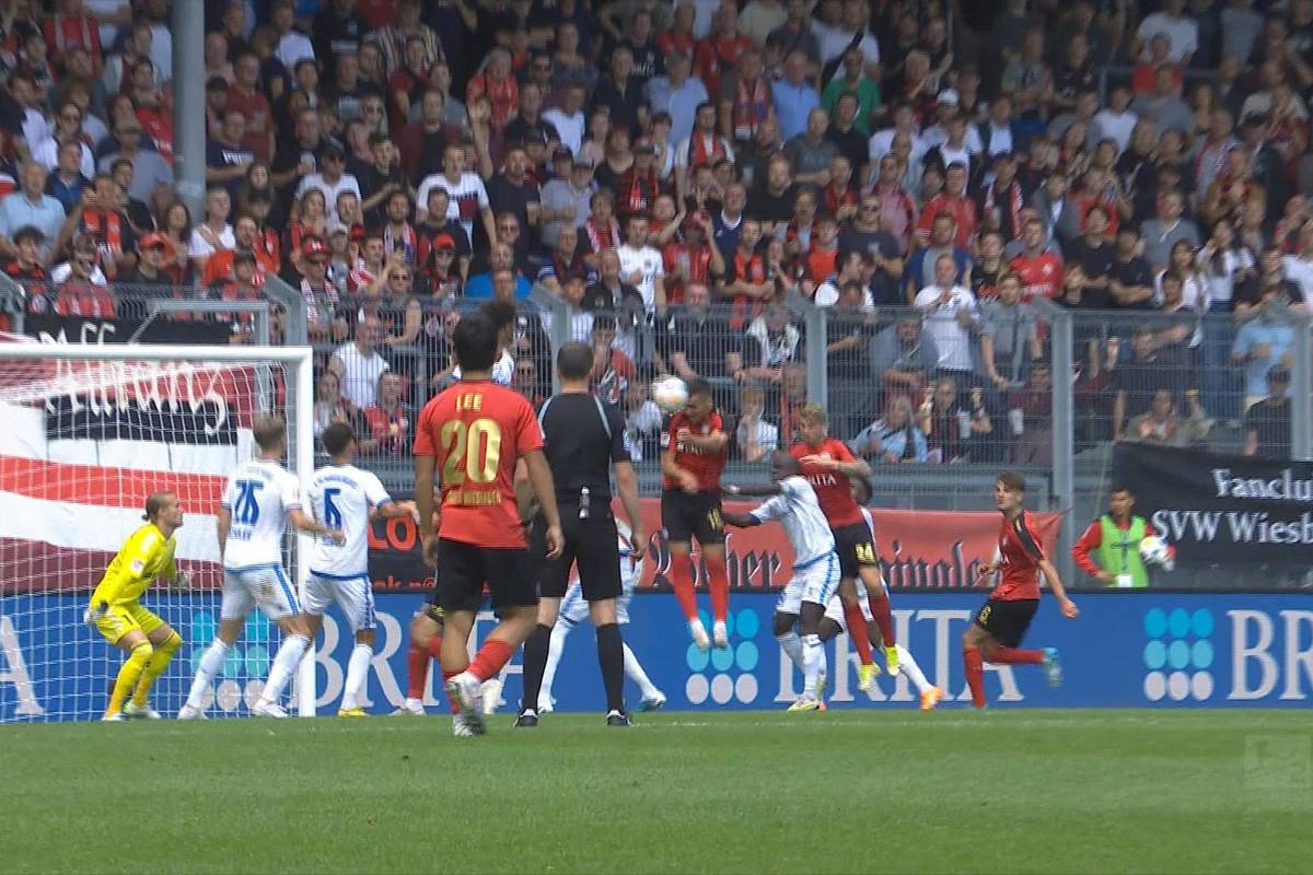 Aufsteiger Wehen Wiesbaden startet mit einem Remis in die Zweitligasaison. Gegen Magdeburg kommt der SVWW in Unterzahl nochmal zurück. 