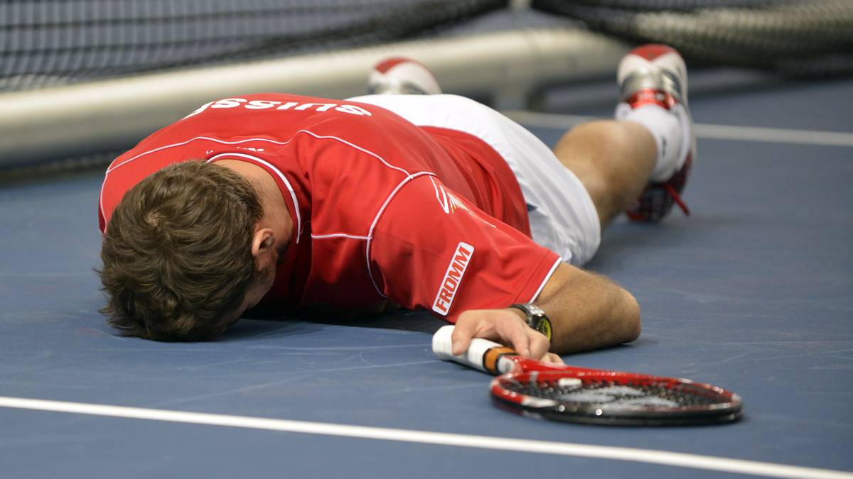 Stan Wawrinka kann es nicht fassen. Das längste Doppel aller Zeiten liefern sich die Tschechen Tomas Berdych und Lukas Rosol mit Wawrinka und seinem Partner Marco Chuidinelli im Davis Cup 2013