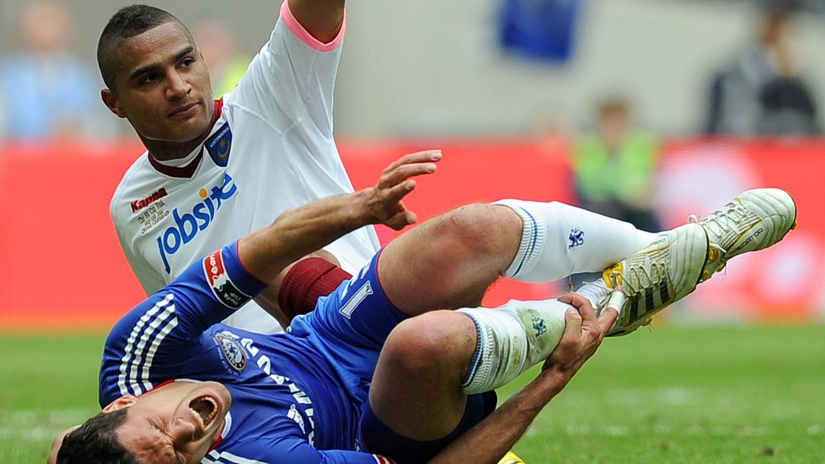 Dieses Foul von Kevin-Prince Boateng kurz vor dem WM 2010 beendete die Regentschaft des "Capitanos": Ballack verpasste das Turnier