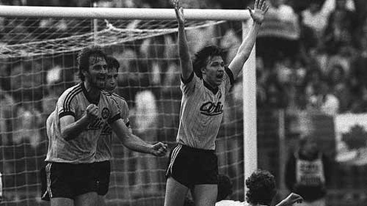 Die vielleicht dramatischste Relegation aller Zeiten findet 1986 statt. Zweitligist Fortuna Köln gewinnt das Hinspiel gegen Borussia Dortmund mit 2:0. In der letzten Minute des Rückspiels erzielt Stürmer Jürgen Wegmann das 3:1 für den BVB - und erzwingt damit ein Entscheidungsspiel