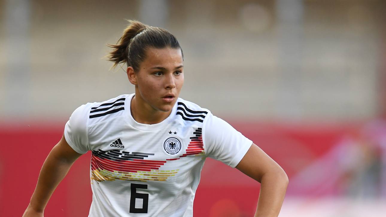 DFB-Küken schreibt Schulklausur