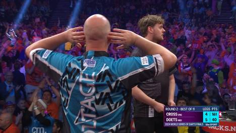 Rob Cross gewinnt in der zweiten Runde der DartsWorld Series gegen Kevin Doets im Decider mit 6:5. Der Engländer musste 4 Matchdarts zulassen und checkte mit dem Rücken zur Wand 161 Punkte zum Decider.