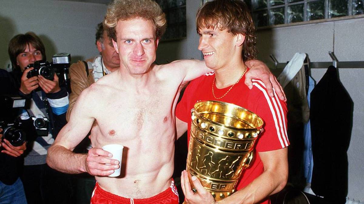 Karl-Heinz Rummenigge (1983-1984) übernahm das Amt des Kapitäns von Paul Breitner - gefeiert werden konnte der Gewinn des DFB-Pokals 1984.