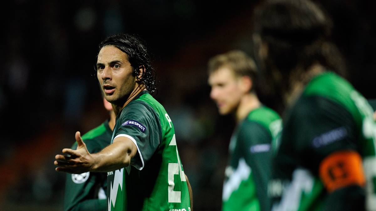 Ein Jahr späte gelingt ihm im Oktober 2010 sein 134. Bundesligatreffer. Damit sichert er sich den Rekord als erfolgreichster ausländischer Torjäger der Liga-Historie