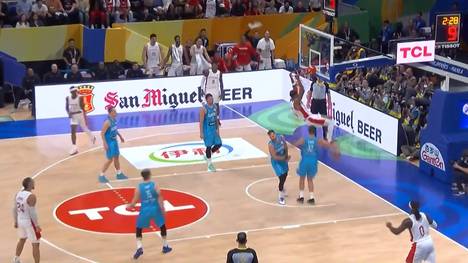 Kanada sichert sich das letzte Halbfinal-Ticket bei der Basketball-WM, Luka Doncic und Slowenien schauen in die Röhre. Der Superstar muss vorzeitig zum Duschen - und Kanadas Triumph lässt auch Deutschland jubeln.