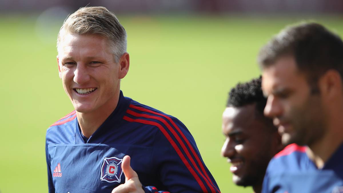 Schweinsteiger selbst lehnt es ab, sich als Legende zu bezeichnen. Der Routinier hat zahlreiche Titel gesammelt und muss niemandem mehr etwas beweisen. Eine Rückkehr zum FC Bayern nach der Karriere hält er für möglich - auch mit 35 steht er vorerst allerdings noch selbst auf dem Rasen