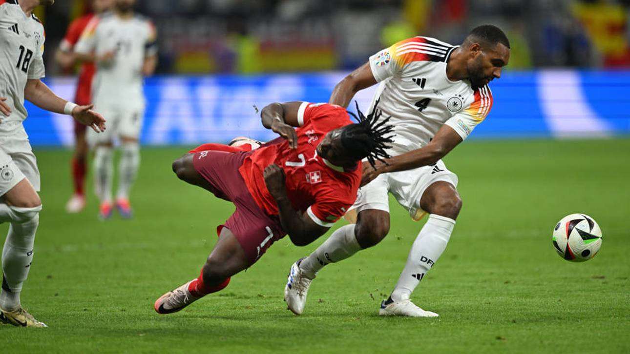 Jonathan Tah (r.) ist im Achtelfinale gesperrt