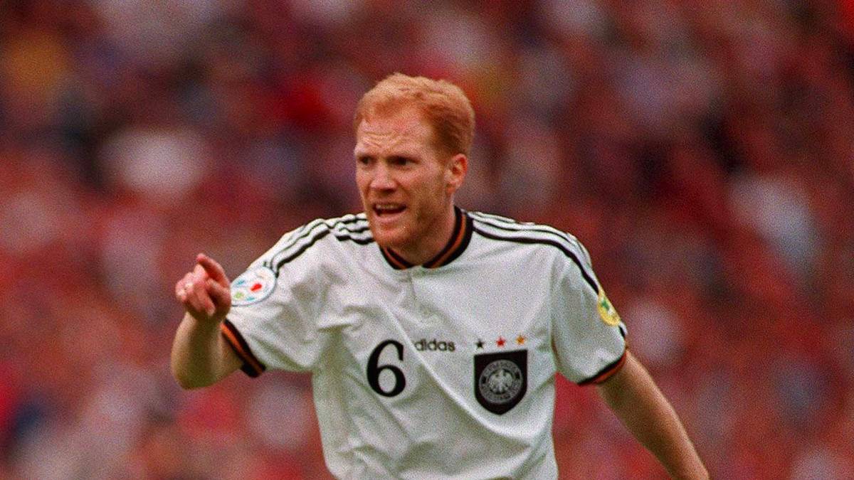 1996: MATTHIAS SAMMER: Ein Jahr später gewinnt Sammer erneut die individuelle Auszeichnung und die Meisterschaft. Dazu führt er als Libero die Nationalmannschaft zum Titel bei der EM in England