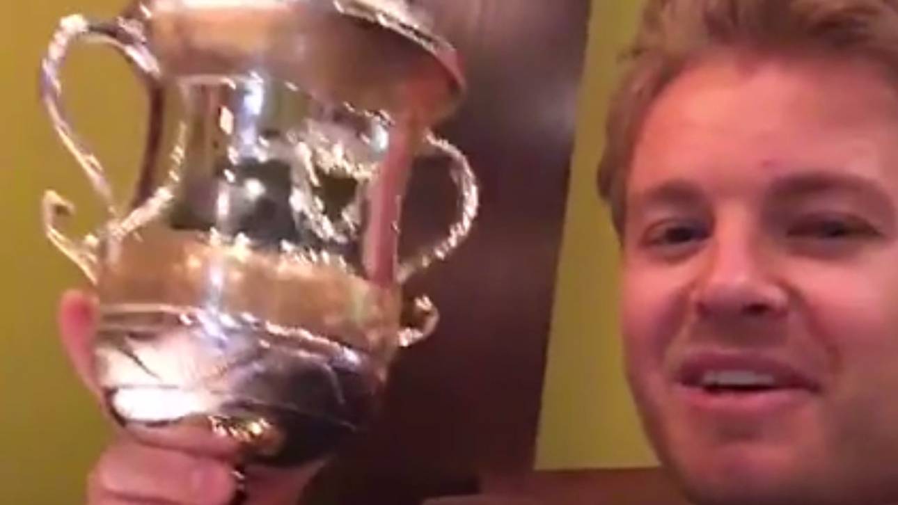 Rosberg mit Miniparty am Flughafen