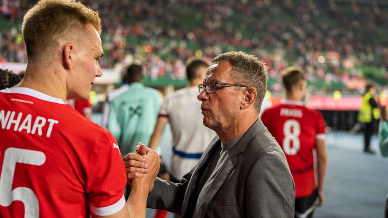 Philipp Lienhart mit Österreichs Teamchef Ralf Rangnick