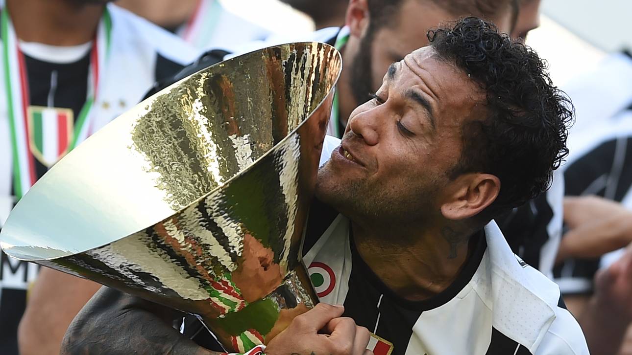 Dani Alves tritt gegen Barca nach