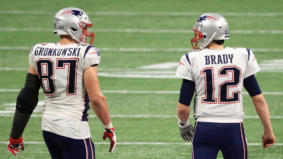 Der 29-Jährige erwischte einen Stotterstart in die Saison, erst in Woche 12 schaffte er den zweiten Touchdown der Saison. Die Patriots konnten trotz Gronkowskis Form-Delle den Einzug in die Playoffs sichern und erreichten im dritten Jahr in Folge den Super Bowl