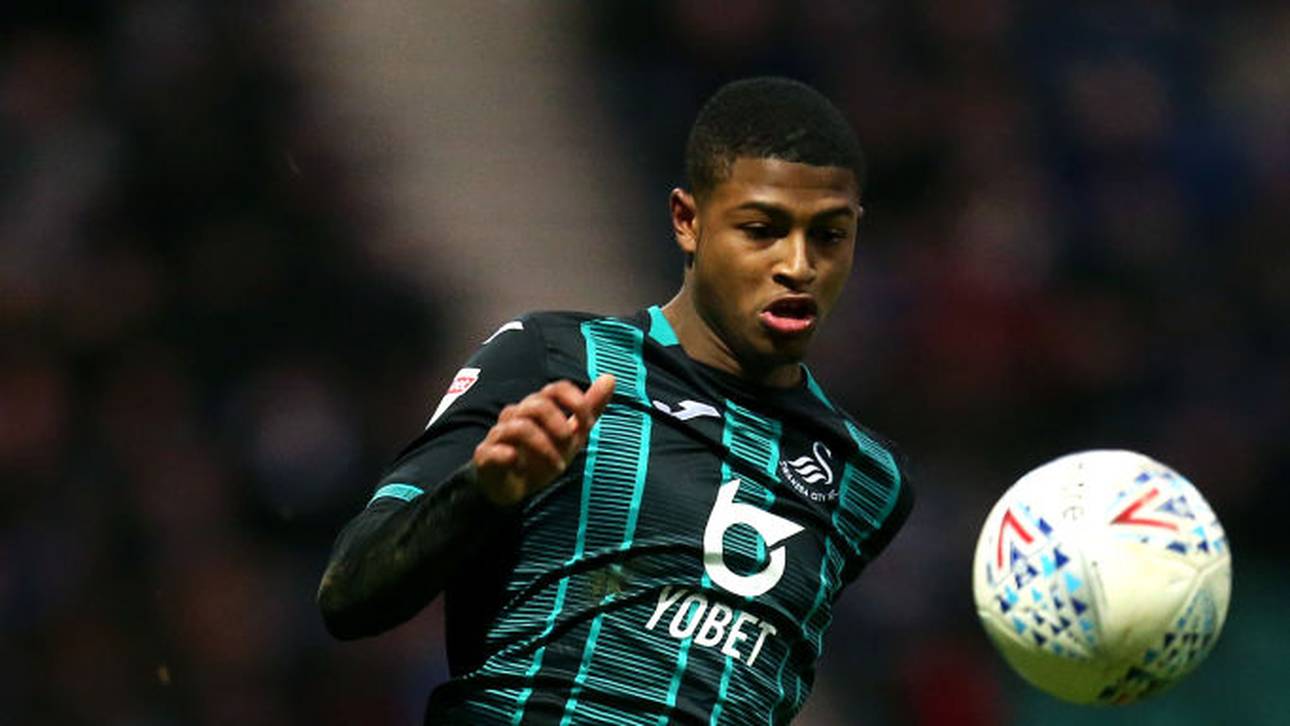 Brewster zeigt Schiri die Karte