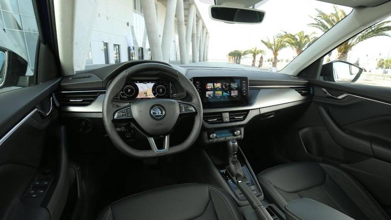 Großes Kino im Cockpit: Die Tschechen spendieren dem Scala einen frei stehenden Touchscreen