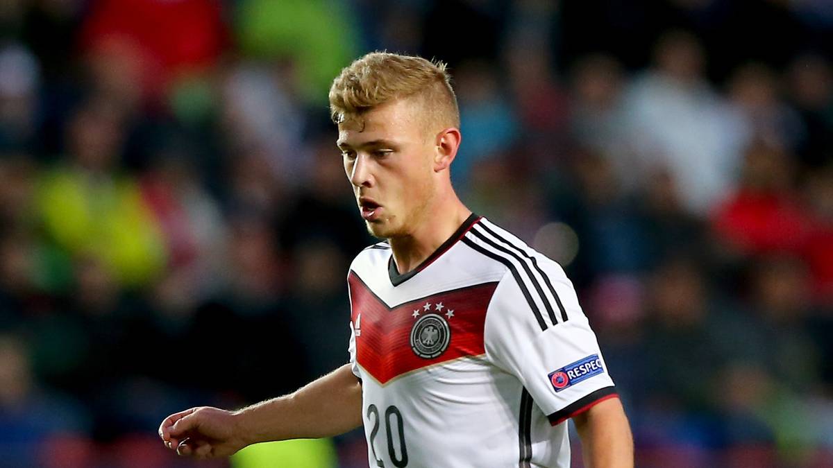 MAX MEYER (ab 46. Minute): Muss nach mäßiger Vorrunde erstmals auf der Bank Platz nehmen. Zur zweiten Hälfte macht Hrubesch den Tausch mit Geis rückgängig. Kaum auf dem Platz, sieht Meyer das 0:4. Danach wie in den vorherigen Spielen: bemüht, aber unglücklich. Nicht sein Turnier - SPORT1-Note: 4,5