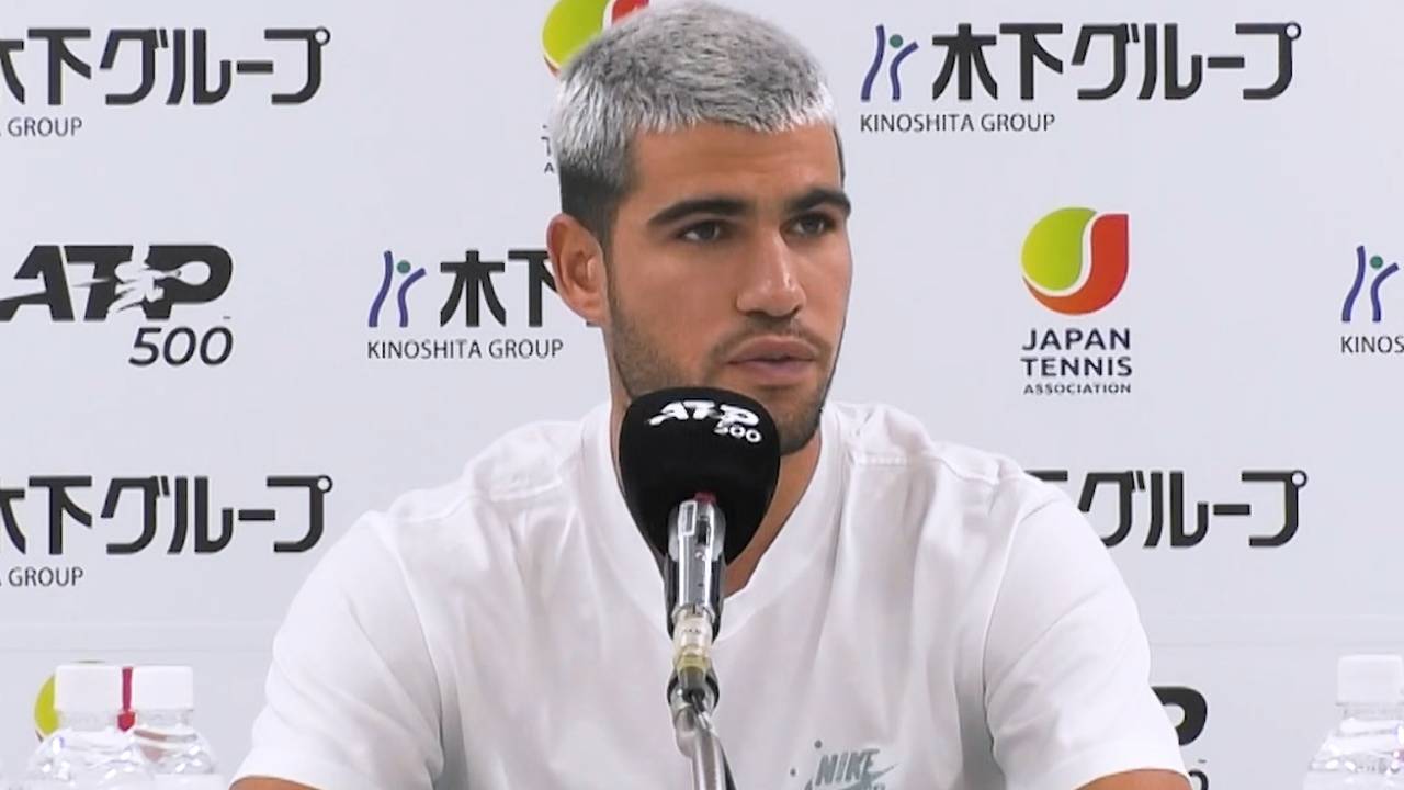 Alcaraz trotz Schreck erfolgreich