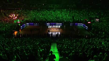 Bei Zalgiris Kaunas ist Basketball pure Leidenschaft! Das zeigen die Fans des litauischen EuroLeague-Teilnehmers auch vor der Partie gegen ASVEL Villeurbanne.