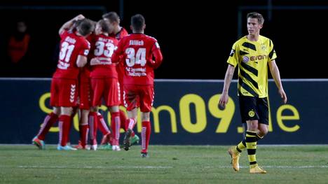 Erik Durm von Borussia Dortmund II v SG Sonnenhof Grossaspach - 3. Liga