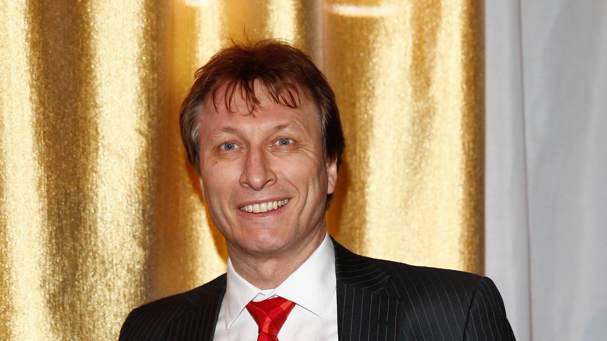 NORBERT SCHRAMM: Der zweimalige Eiskunstlauf-Europameister klammerte sich 2006 als Juror und Coach in der Sendung "Dancing on Ice" an sein altes Fach, ehe er sich drei Jahre später ins Dschungelcamp wagte