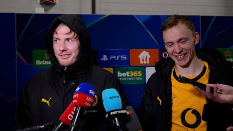 Das Champions-League-Heimspiel von Borussia Dortmund gegen Atalanta Bergamo beginnt mit einer Viertelstunde Verspätung, weil bei der Anfahrt Verkehrschaos herrscht. Im Interview danach scherzt Julian Brandt.