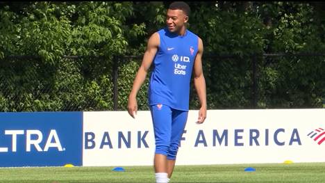 PSG-Verteidiger Lucas Hernández stärkt Kylian Mbappé vor dem WM-Start den Rücken. Der Champions-League-Sieger ist überzeugt, dass der Kapitän der Franzosen seinen Kritikern die passende Antwort geben wird.