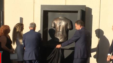 In Lissabon hat der Portugiesische Fußballverband den "Platz der Helden“ eröffnet. Statuen der verstorbenen Nationalspieler Diogo Jota und Jorge Costa würdigen ihr Vermächtnis.