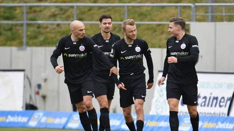 Hansa Rostock bejubelt das 1:0 durch Nik Omladic