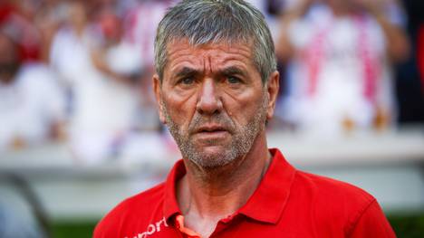 Friedhelm Funkel, Trainer des Bundesliga-Aufsteigers Fortuna Düsseldorf, will mit seiner Mannschaft den Klassenerhalt schaffen