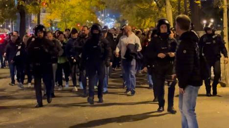 Eintracht Frankfurt darf sich auf die Unterstützung von rund 2500 Fans freuen. Die Anhänger werden von einem großen Polizeiaufgebot begleitet.
