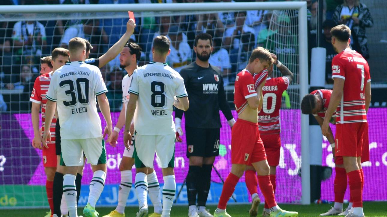 Augsburg bleibt trotz Pleite erstklassig