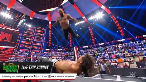 Beim letzten WWE RAW vor Money the Bank liefert Ricochet einen spektakulären Vorgeschmack auf den Kracher - und zeigt gegen John Morrison diverse atemberaubende Flugaktionen.