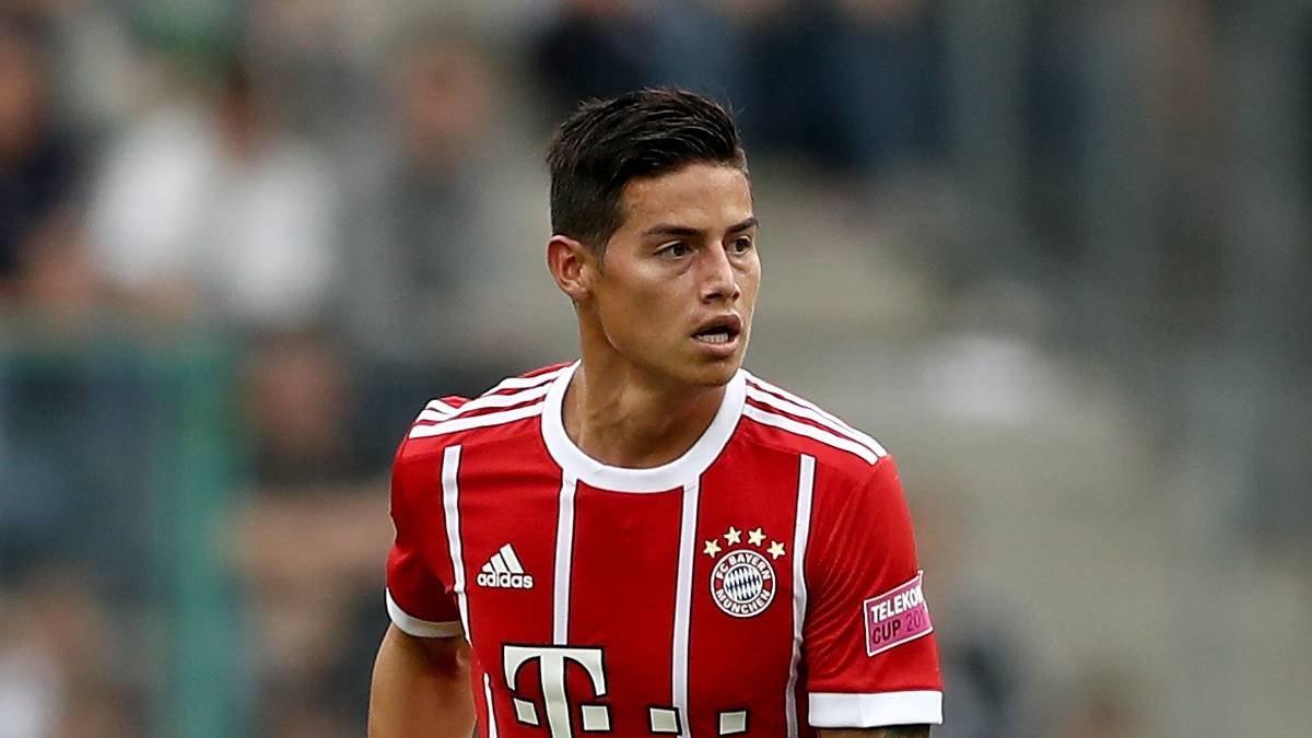 Im Finale gegen Werder Bremen feiert James sein Debüt für den Rekordmeister