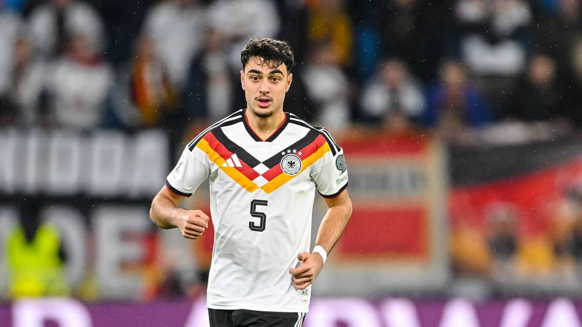 ALEKSANDAR PAVLOVIC:
Alter: 22, Verein: FC Bayern München, Länderspiele: 9, Tore: 1