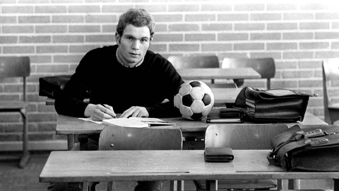 Uli Hoeneß pendelte zwischen Fußballplatz und Schulbank