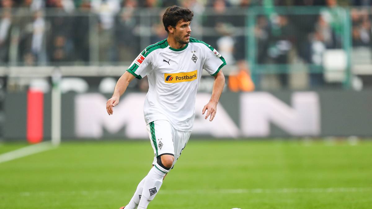 TOBIAS STROBL: Rückte nach dem Ausfall von Nico Elvedi in die Innenverteidigung, spielte diesen Part zuletzt vor zwei Jahren - beim Spiel in Dortmund. Seine langen Bälle zur Spieleröffnung kamen selten an. Vor dem zweiten Dortmunder Tor nicht entschlossen genug gegen Passgeber Götze (54.). SPORT1-Note: 5