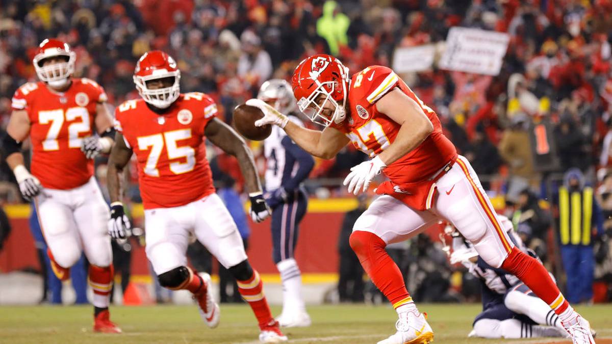 Kelce steuerte vergangene Saison starke zehn Touchdowns bei, was aber noch viel herausragender ist: Mit über 1336 Yards machte er knapp hinter Tyreek Hill (1479) die zweitmeisten Receiving Yards des Teams – und das wohlgemerkt als Tight End!