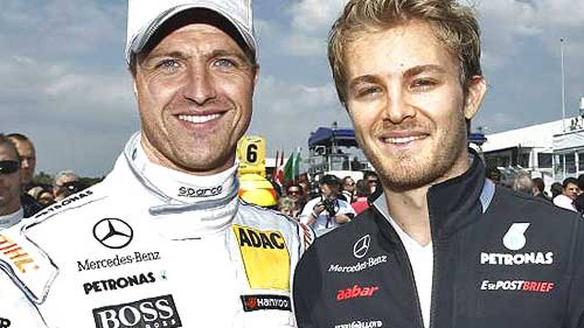 Die großen Erfolge bleiben bei den Tourenwagen aber aus. Zu mehr als einem zweiten und einem dritten Platz reicht es nicht. Da nutzt auch das Daumendrücken von Mercedes-Markenkollege Nico Rosberg (r.) nichts