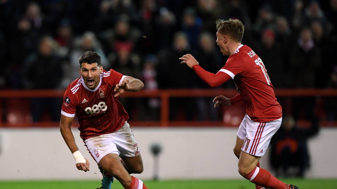 Nottingham-Held bekommt Hund