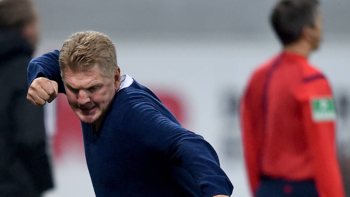 Auch die Faust darf natürlich nicht fehlen. Am Torjubel hat sich im Vergleich zu seinen Jahren als Spieler nicht allzu viel verändert